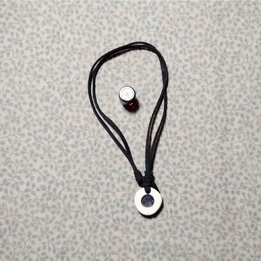 Skeleton Diffuser Pendant - Picture 3 of 6